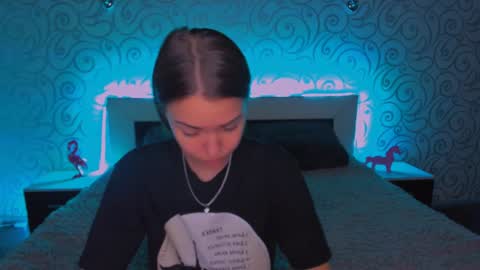 Snapshot of alexabarkley chatting on December 9, 6:34 am angel online show from December 9, 6:34 am