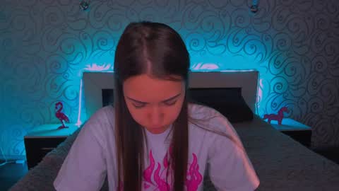 Snapshot of alexabarkley chatting on December 11, 4:28 am angel online show from December 11, 4:28 am