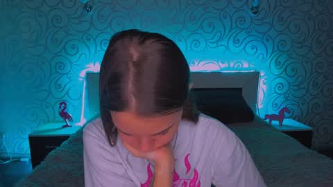 Snapshot of alexabarkley chatting on December 11, 7:31 am angel online show from December 11, 7:31 am