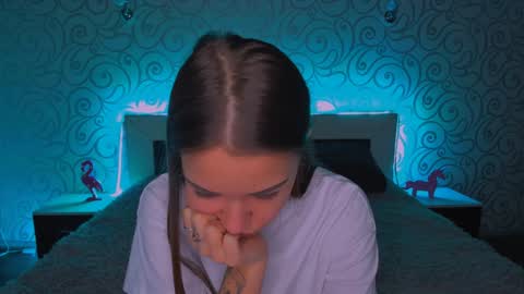 Snapshot of alexabarkley chatting on December 12, 3:32 am angel online show from December 12, 3:32 am