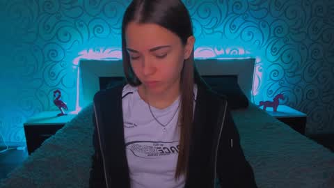 Snapshot of alexabarkley chatting on December 13, 6:21 am angel online show from December 13, 6:21 am