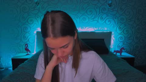 Snapshot of alexabarkley chatting on December 15, 3:24 am angel online show from December 15, 3:24 am