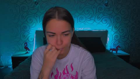 Snapshot of alexabarkley chatting on December 16, 3:19 am angel online show from December 16, 3:19 am