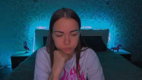 Snapshot of alexabarkley chatting on December 16, 6:21 am angel online show from December 16, 6:21 am