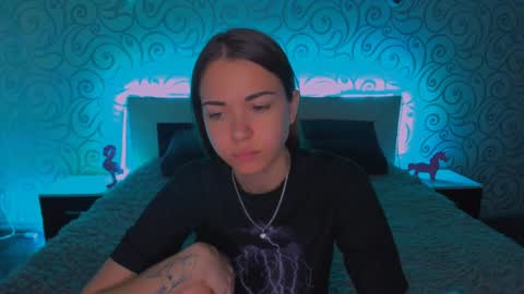 Snapshot of alexabarkley chatting on December 18, 6:21 am angel online show from December 18, 6:21 am