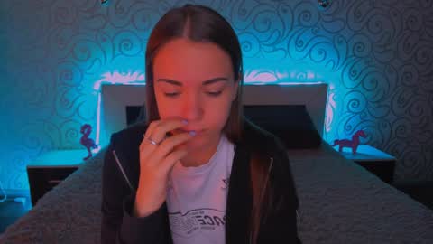 Snapshot of alexabarkley chatting on December 19, 3:29 am angel online show from December 19, 3:29 am