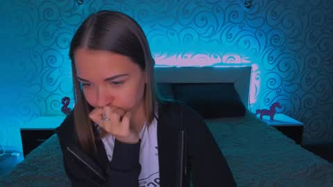 Snapshot of alexabarkley chatting on December 19, 6:34 am angel online show from December 19, 6:34 am