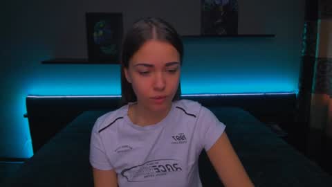 Snapshot of alexabarkley chatting on December 24, 6:11 am angel online show from December 24, 6:11 am