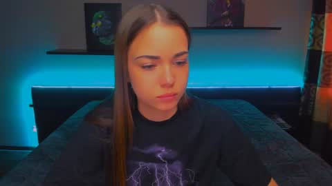 Snapshot of alexabarkley chatting on December 25, 3:29 am angel online show from December 25, 3:29 am