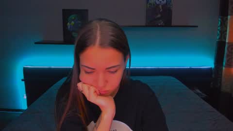 Snapshot of alexabarkley chatting on December 27, 6:24 am angel online show from December 27, 6:24 am