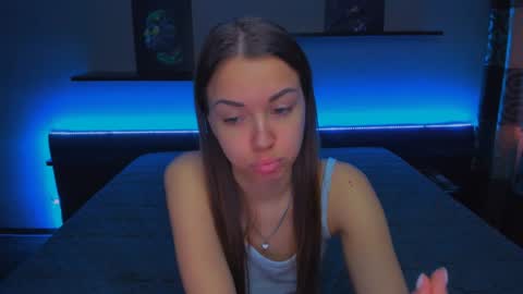 Snapshot of alexabarkley chatting on December 31, 6:16 am angel online show from December 31, 6:16 am