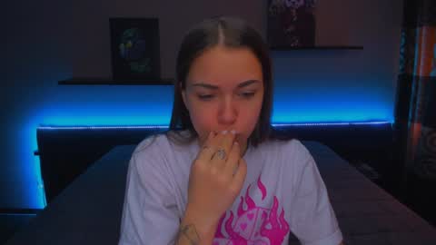 Snapshot of alexabarkley chatting on January 6, 3:20 am angel online show from January 6, 3:20 am