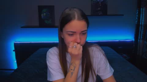 Snapshot of alexabarkley chatting on January 14, 3:11 am angel online show from January 14, 3:11 am