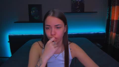 Snapshot of alexabarkley chatting on February 3, 6:56 am angel online show from February 3, 6:56 am