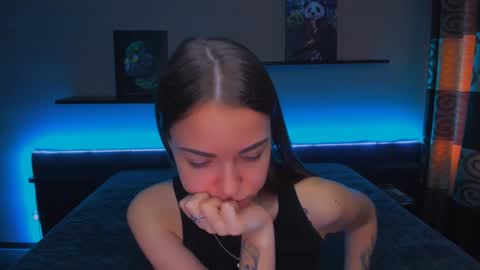 Snapshot of alexabarkley chatting on February 5, 6:13 am angel online show from February 5, 6:13 am