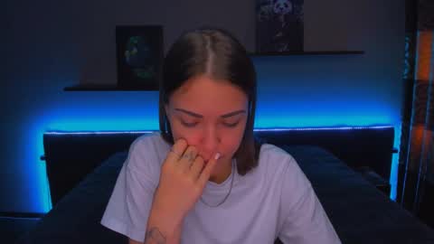 Snapshot of alexabarkley chatting on February 11, 6:08 am angel online show from February 11, 6:08 am