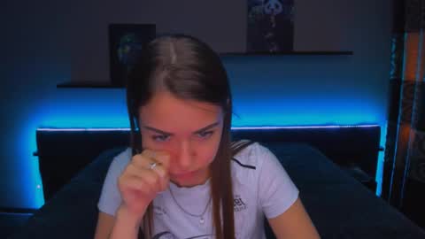 Snapshot of alexabarkley chatting on February 13, 6:09 am angel online show from February 13, 6:09 am