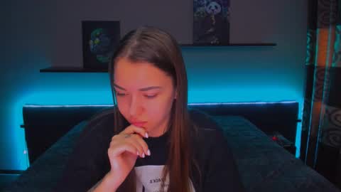 Snapshot of alexabarkley chatting on February 14, 3:11 am angel online show from February 14, 3:11 am