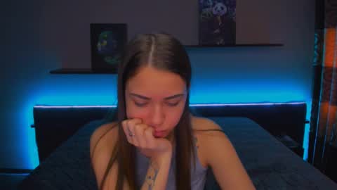 Snapshot of alexabarkley chatting on February 17, 6:31 am angel online show from February 17, 6:31 am