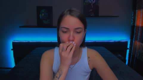 Snapshot of alexabarkley chatting on February 18, 6:37 am angel online show from February 18, 6:37 am