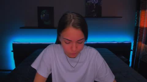 Snapshot of alexabarkley chatting on February 19, 6:33 am angel online show from February 19, 6:33 am