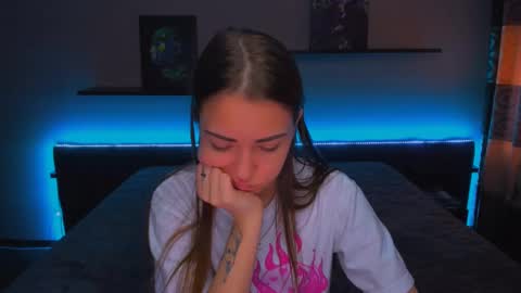 Snapshot of alexabarkley chatting on February 20, 6:17 am angel online show from February 20, 6:17 am