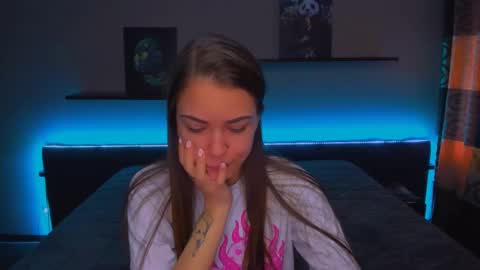 Snapshot of alexabarkley chatting on February 24, 3:12 am angel online show from February 24, 3:12 am