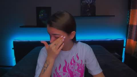 Snapshot of alexabarkley chatting on February 24, 6:16 am angel online show from February 24, 6:16 am