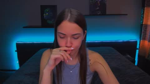 Snapshot of alexabarkley chatting on February 25, 6:25 am angel online show from February 25, 6:25 am