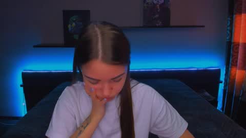 Snapshot of alexabarkley chatting on March 11, 6:21 am angel online show from March 11, 6:21 am