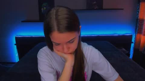 Snapshot of alexabarkley chatting on March 12, 6:18 am angel online show from March 12, 6:18 am