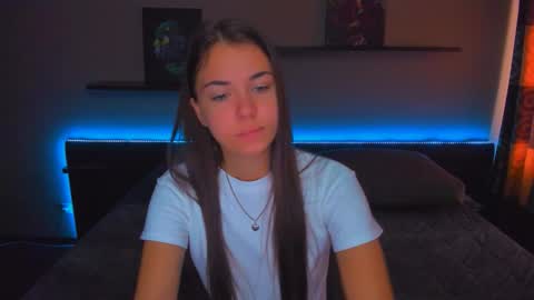 Snapshot of alexabarkley chatting on September 9, 12:21 am angel online show from September 9, 12:21 am