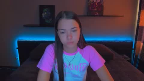 Snapshot of alexabarkley chatting on October 1, 12:49 am angel online show from October 1, 12:49 am