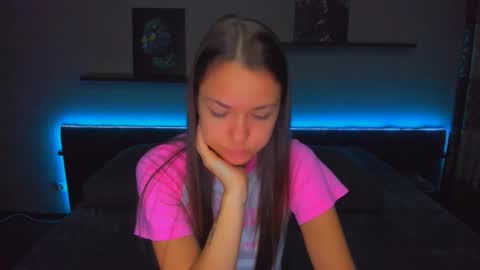 Snapshot of alexabarkley chatting on October 14, 12:11 am angel online show from October 14, 12:11 am