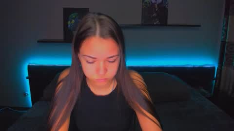 Snapshot of alexabarkley chatting on October 15, 12:11 am angel online show from October 15, 12:11 am