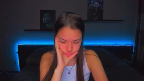 Snapshot of alexabarkley chatting on October 20, 12:11 am angel online show from October 20, 12:11 am