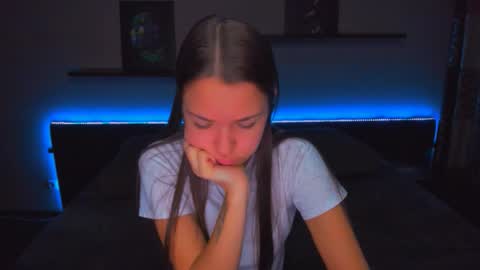 Snapshot of alexabarkley chatting on October 30, 12:23 am angel online show from October 30, 12:23 am