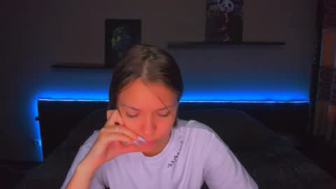 Snapshot of alexabarkley chatting on February 12, 1:22 am angel online show from February 12, 1:22 am