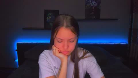 Snapshot of alexabarkley chatting on February 17, 12:29 am angel online show from February 17, 12:29 am