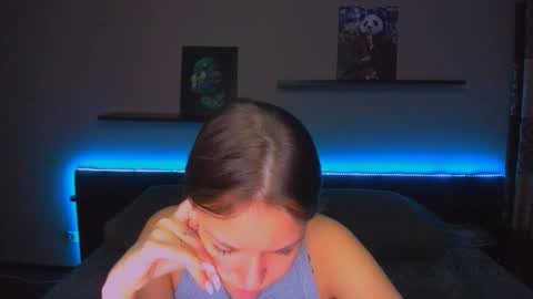 Snapshot of alexabarkley chatting on February 19, 12:39 am angel online show from February 19, 12:39 am