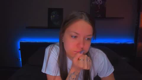 Snapshot of alexabarkley chatting on February 25, 1:26 am angel online show from February 25, 1:26 am