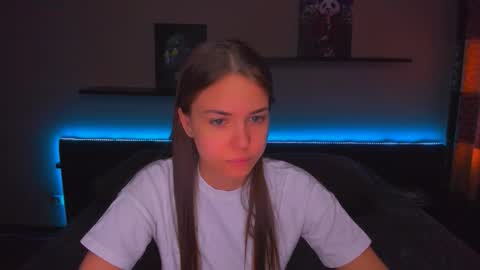 Snapshot of alexabarkley chatting on March 4, 1:11 am angel online show from March 4, 1:11 am