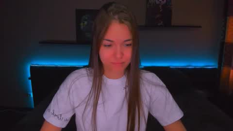 Snapshot of alexabarkley chatting on March 6, 1:24 am angel online show from March 6, 1:24 am