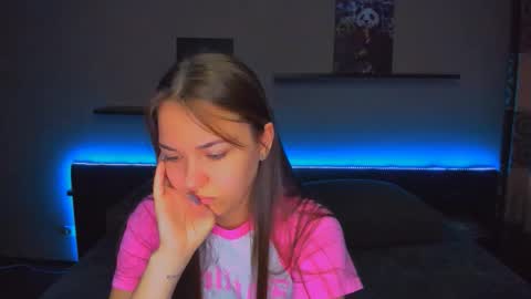 Snapshot of alexabarkley chatting on March 9, 12:36 am angel online show from March 9, 12:36 am