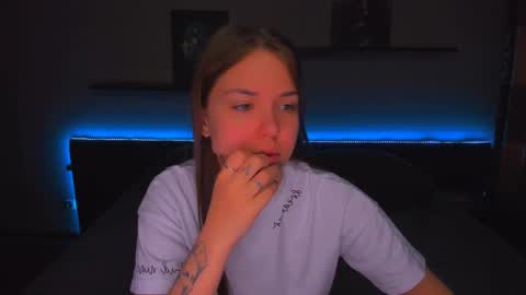 Snapshot of alexabarkley chatting on March 13, 12:39 am angel online show from March 13, 12:39 am