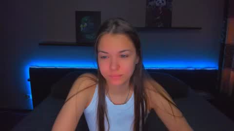 Snapshot of alexabarkley chatting on March 17, 12:37 am angel online show from March 17, 12:37 am