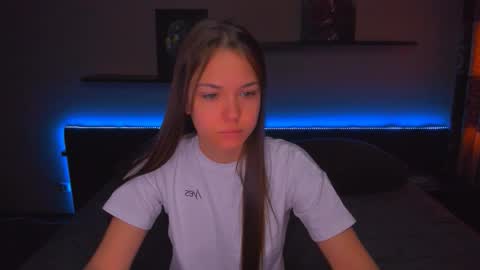 Snapshot of alexabarkley chatting on March 18, 12:36 am angel online show from March 18, 12:36 am