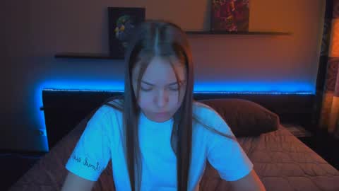 Snapshot of alexabarkley chatting on March 20, 12:37 am angel online show from March 20, 12:37 am