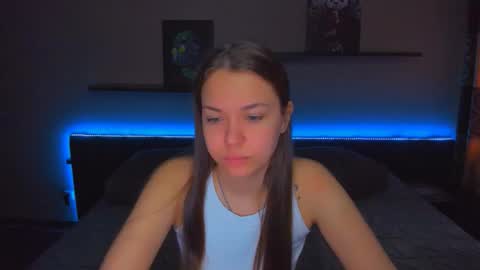 Snapshot of alexabarkley chatting on March 25, 12:27 am angel online show from March 25, 12:27 am