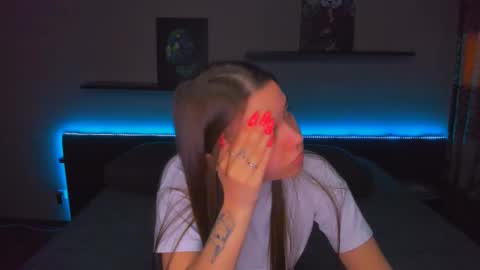 Snapshot of alexabarkley chatting on March 26, 1:22 am angel online show from March 26, 1:22 am